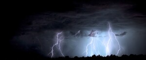 Вчені пов'язали блискавки з появою життя на Землі 