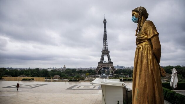 В Париже и 16 регионах вводят месячный локдаун