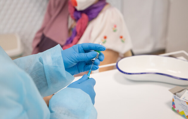 Найбільшу кількість щеплень за минулу добу зробили в Києві