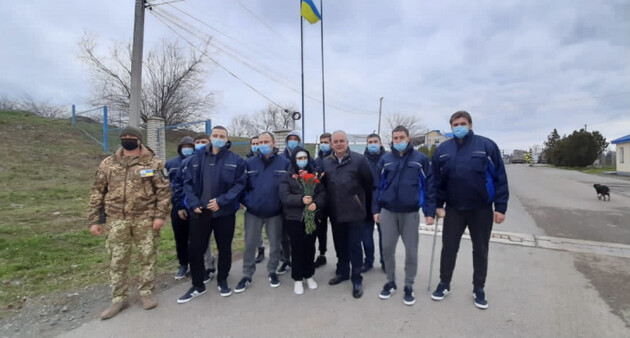 В Украину вернулись моряки, спасенные из затонувшего в Румынии судна 