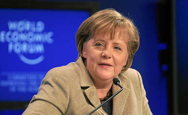 Меркель призвала Киев продолжать борьбу с коррупцией, судебную и земельную реформы