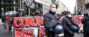 У Німеччині на антиковідних протестах відбулися сутички з поліцією 
