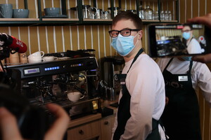 Под Киевом открыли кафе, в котором будут работать люди с синдромом Дауна