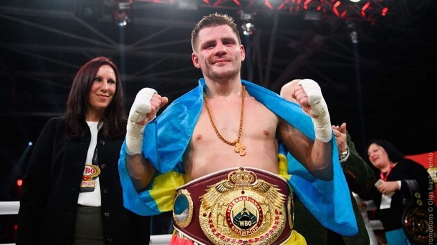 Украинский боксер Беринчик победил техническим нокаутом чилийца и защитил титул