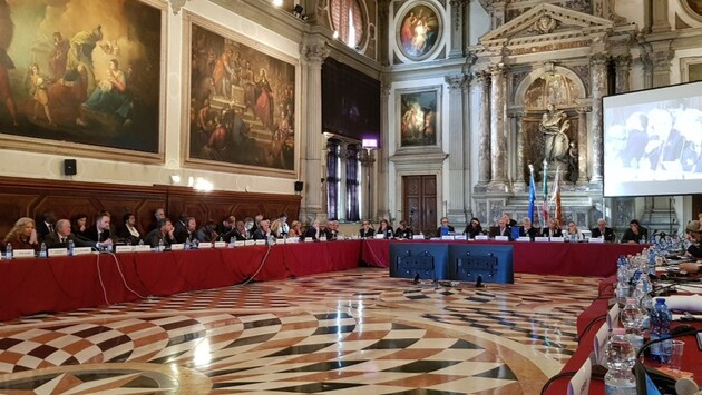 Венеціанська комісія поділилася висновками щодо двох законопроектів по КСУ 
