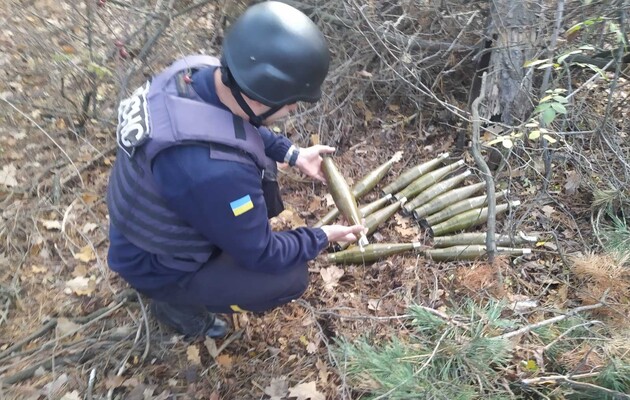 Украинские саперы обезвредили сотню мин и снарядов в зоне ООС за сутки