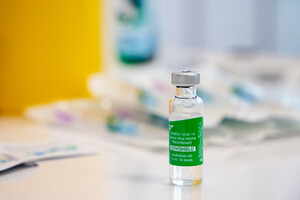 AstraZeneca завершила третю стадію дослідження вакцини, названо ефективність препарату 