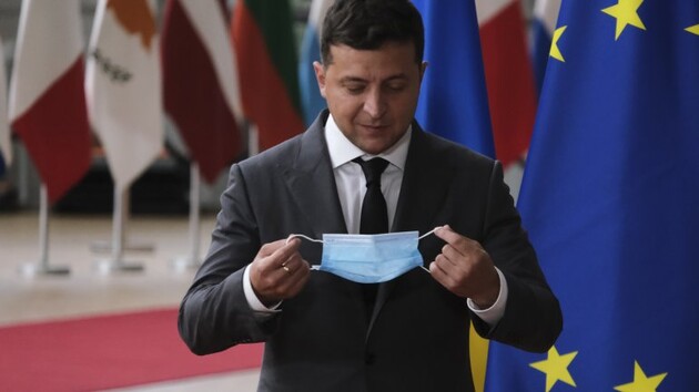 Зеленський тимчасово скасував візи для туристів з КНР