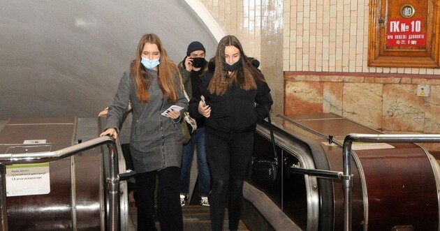 Киевляне на карантине стали меньше ездить в метро и чаще заказывать борщ – исследование