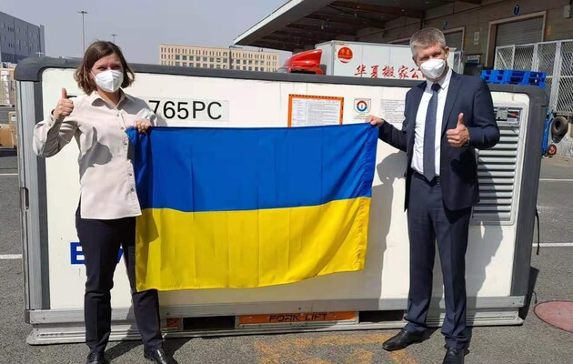 В Україну їде перша партія китайської антиковідної вакцини Sinovac