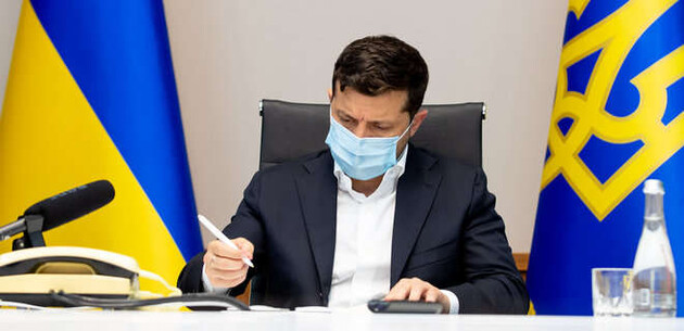 Зеленський ввів в дію рішення РНБО про надрокористування і санкції від 19 березня 