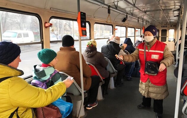 Водителям общественного транспорта в Киеве разрешили перевозить больше пассажиров 