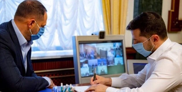 Загострення в Донбасі: Зеленський проводить консультації з 
