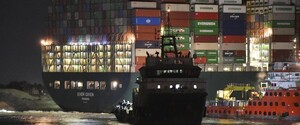 Розвантаження контейнеровоза в Суецькому каналі відбудеться, коли всі можливості для витягування судна за допомогою буксирів, буде вичерпано