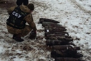 На Луганщині знайшли схованку бойовиків зі снарядами далекобійної артилерії: фоторепортаж 