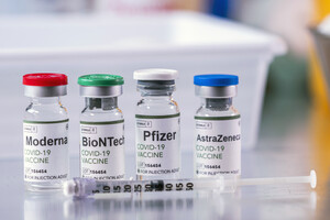 Вакцини Pfizer і Moderna від COVID показали свою ефективність 