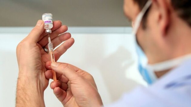 Канада призупинила використання вакцини AstraZeneca для людей до 55 років 