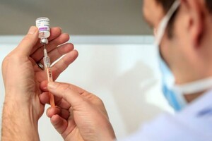 Канада призупинила використання вакцини AstraZeneca для людей до 55 років 