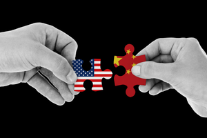 Захід може отримати важливу перевагу у протистоянні з Китаєм — Bloomberg