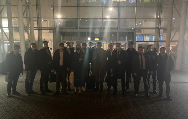 "Слуги народу" вирушили "з'ясовувати ситуацію" на окрузі, де третій день не можуть підрахувати голоси