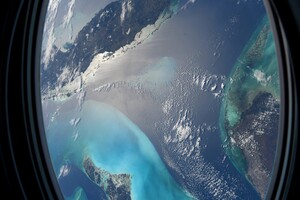 Земля в иллюминаторе: астронавт NASA показал необычные виды с космического корабля
