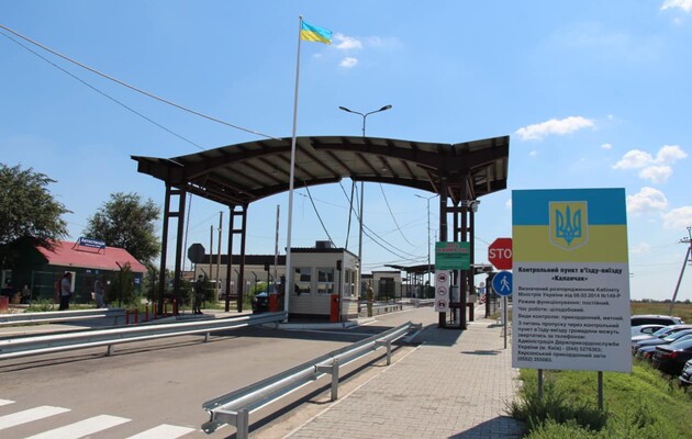 Пограничники за март оштрафовали более 100 граждан за незаконный въезд в оккупированный Крым