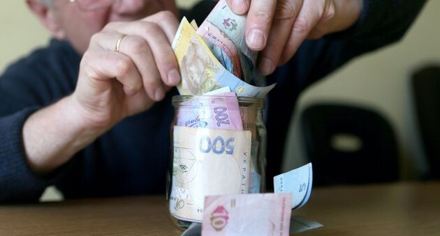 За год украинцы потратили 17 млрд гривен сбережений