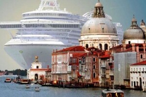 В Італії заборонили вхід великих круїзних лайнерів у Венецію 