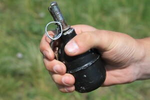 Мужчина бросил гранату в полицейских на Луганщине