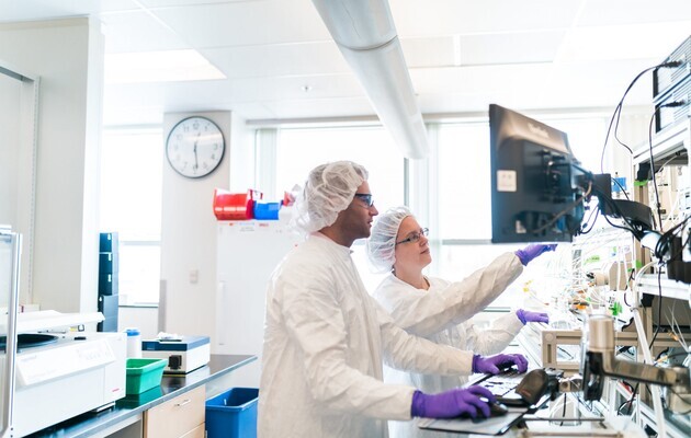 У Британії виявили 30 випадків тромбозу після вакцинації AstraZeneca 