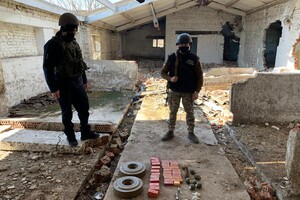 В Донецкой области пограничники обнаружили тайник боевиков