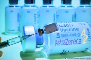 Голландці зупинили вакцинацію AstraZeneca особам до 60 років 