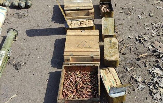 В Мариуполе на территории заброшенного завода обнаружили склад боеприпасов