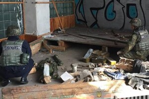 В Мариуполе на территории заброшенного завода обнаружили склад боеприпасов