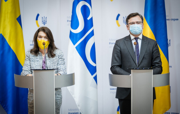 Кулеба обговорив з головою ОБСЄ загострення в Донбасі 