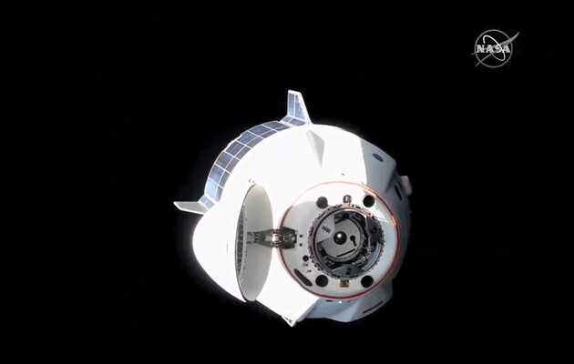 Корабель SpaceX успішно перестикувався на МКС 
