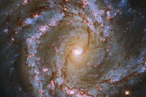 «Хаббл» сделал впечатляющий снимок галактики с черной дырой в центре
