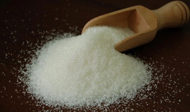 АМКУ подозревает двух производителей сахара в намеренном завышении цены