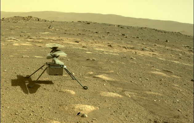 Марсианский вертолет успешно пережил первую ночь на Красной планете и сделал фото