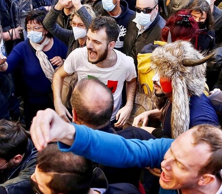 У Римі відбулися протести проти карантину. Не минулося без поранених та сутичок з поліцією
