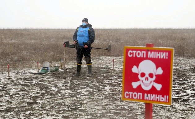 Украинские саперы обезвредили сотню взрывоопасных предметов в зоне ООС за сутки
