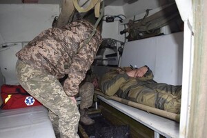 Оккупанты обстреляли ВСУ и ранили украинского бойца