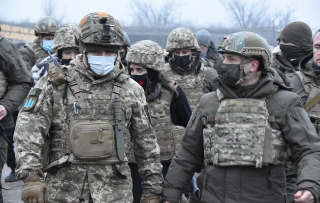 Зеленский отправился на Донбасс, чтобы встретиться с военными на передовой 