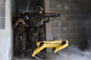 Робопес Boston Dynamics взяв участь у військових навчаннях у Франції 