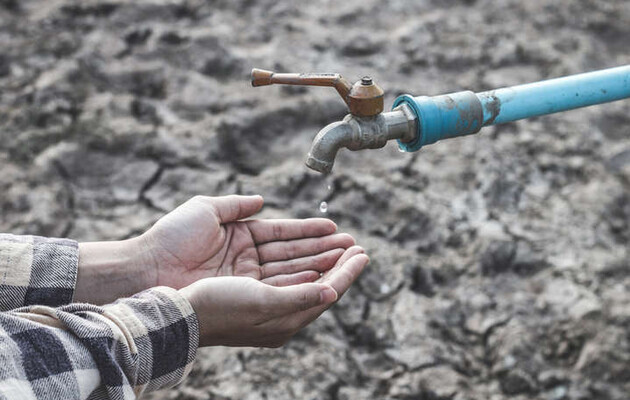 «Цистерны, бочками, как угодно»: Резников назвал условие поставки воды в Крым