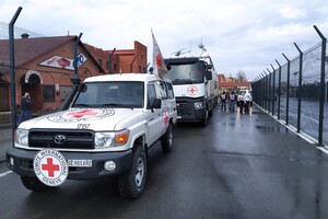 Оборудование и стройматериалы: Красный Крест отправил еще 100 тон гуманитарной помощи в ОРДЛО