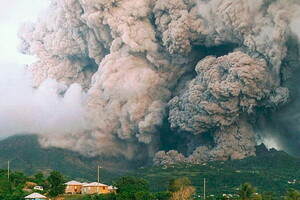 Извержение вулкана на карибском острове Сент-Винсент: воздушное пространство закрыто из-за вулканического пепла