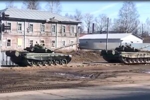 Канал Sky показав на відео польовий табір російських військових неподалік від кордону з Україною 