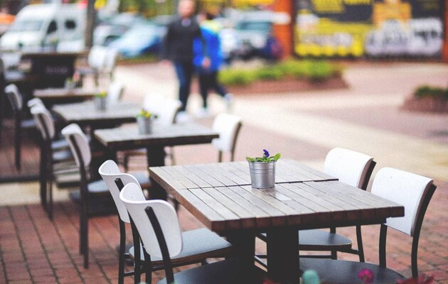 Столичным ресторанам и кафе разрешили ставить летние террасы после 15 апреля