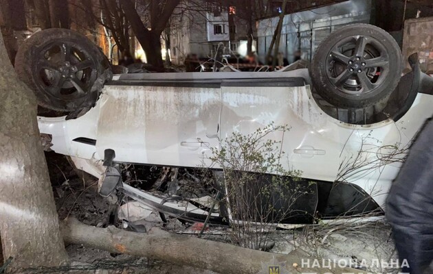 В Одессе произошла смертельная авария — водитель не справился с управлением и въехал в дерево